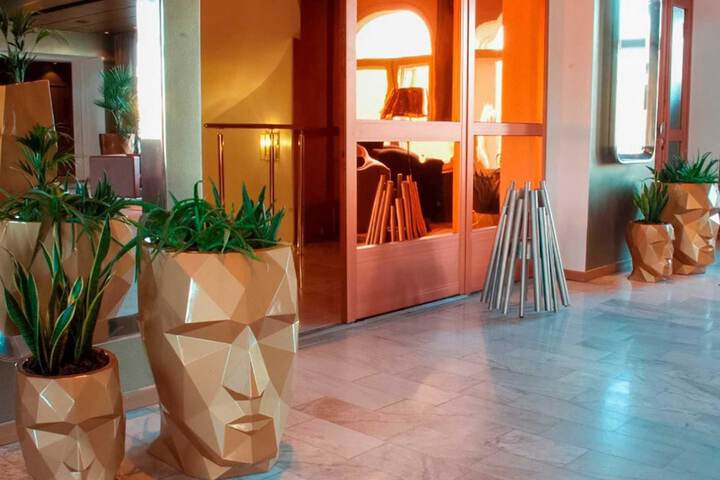 Guest Lobby
