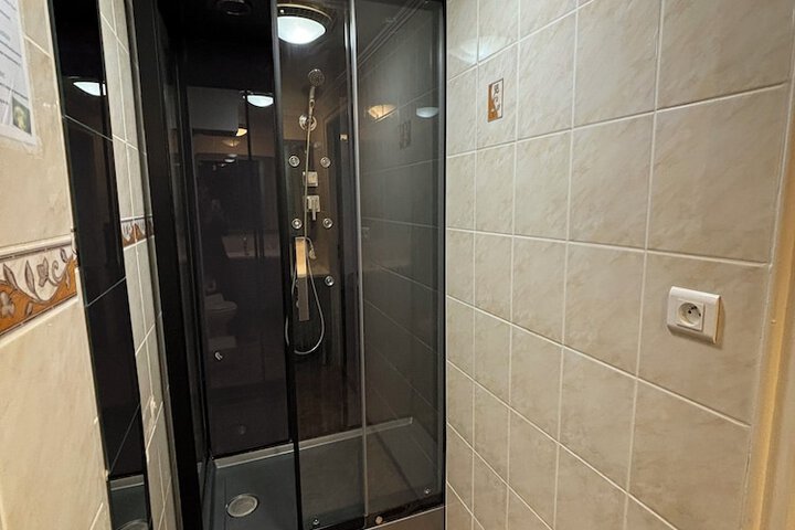 Room 33 of 47