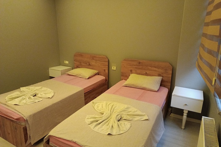Room 5 of 12
