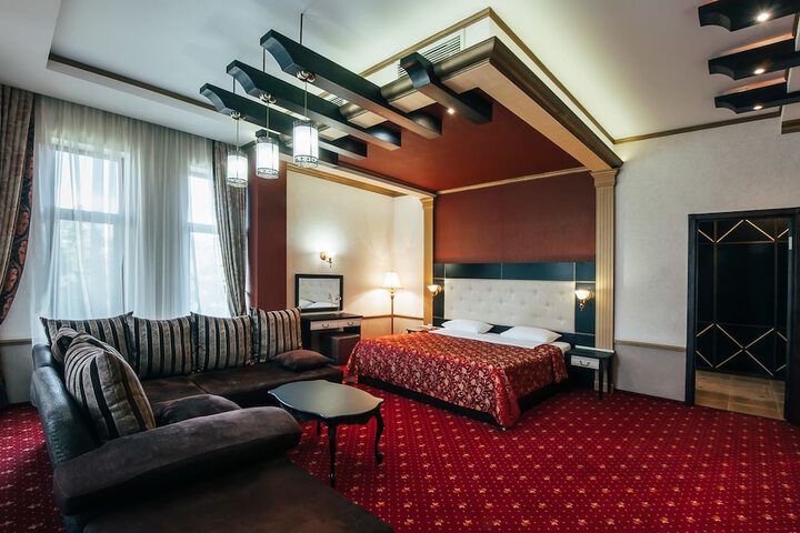 Room 4 of 48