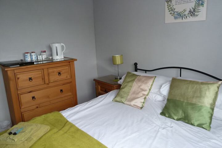 Room 6 of 27