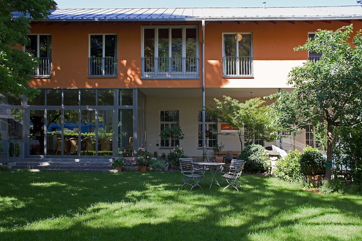 Hotel Exterior 22 of 27