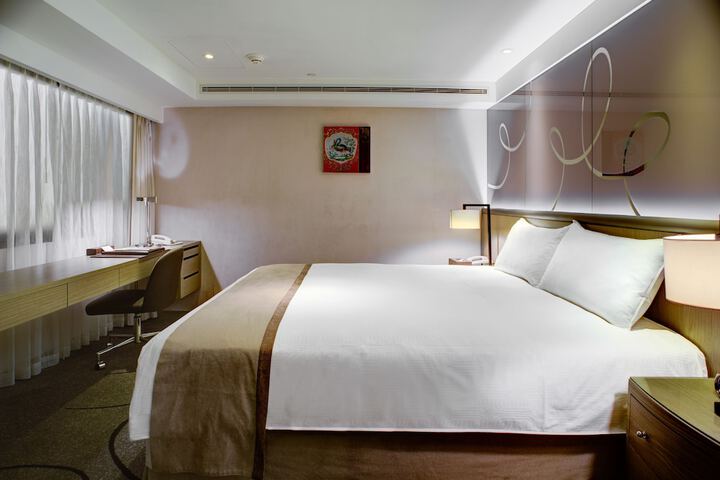 Room 6 of 93