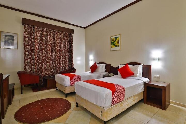 Room 4 of 9