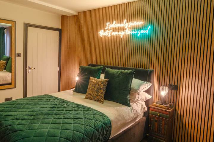 Room 2 of 153