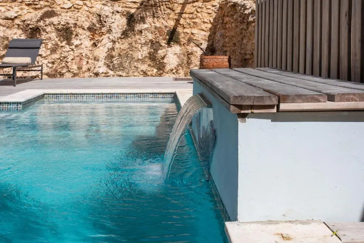 Pool 13 of 20