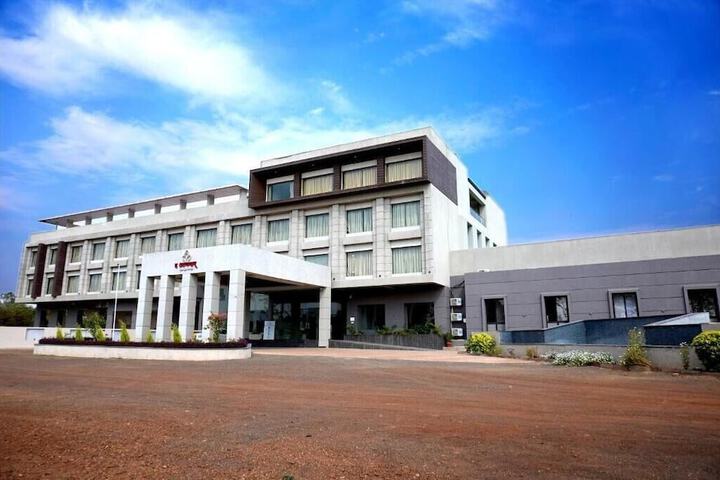 Exterior of The Aanandam Hotel Resort