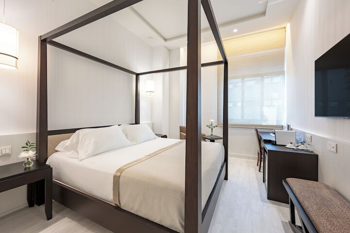 Room 70 of 158