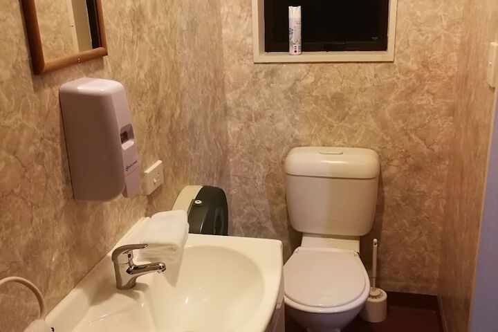Room 73 of 100
