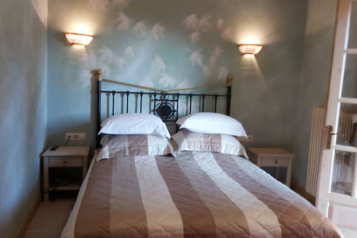 Room 25 of 446