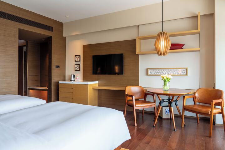 Room 17 of 48