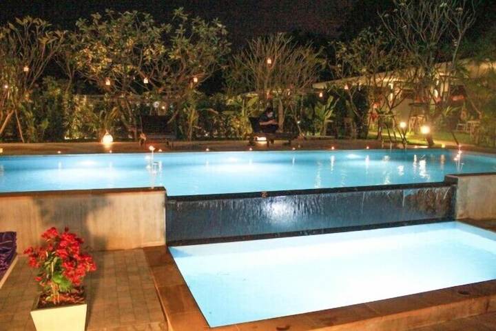 Pools & Facilities