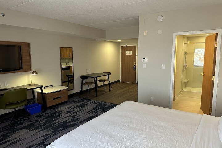 Room 9 of 74