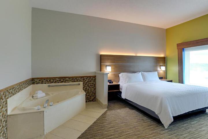 Standard | King Bed (7 of 25)