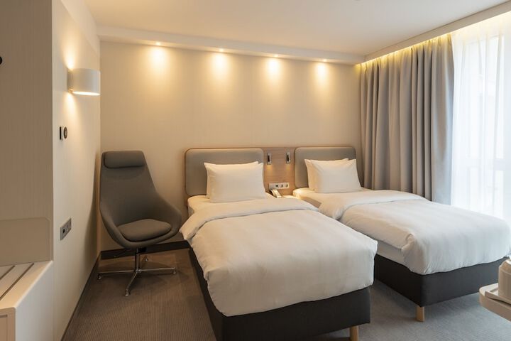 Room 12 of 42