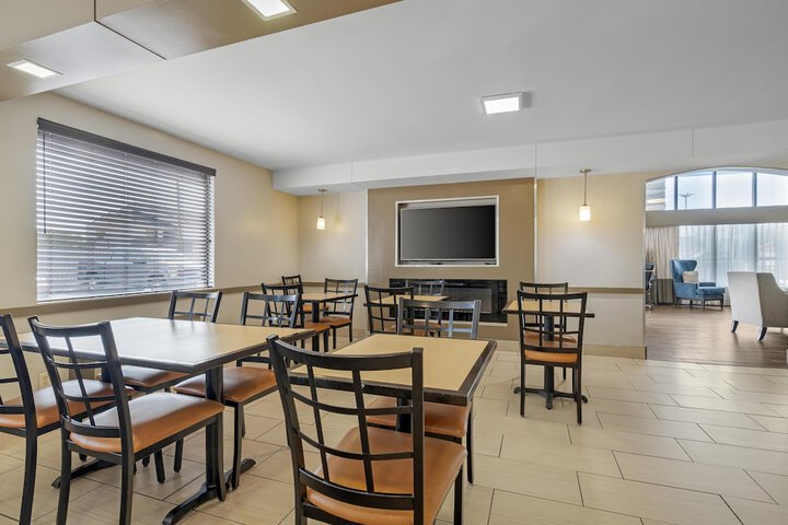 Breakfast/Coffee Service 23 of 32