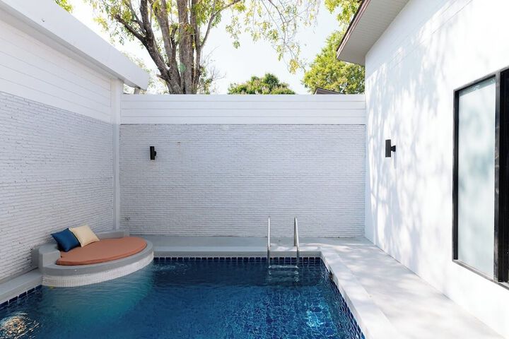 Hotel Pool