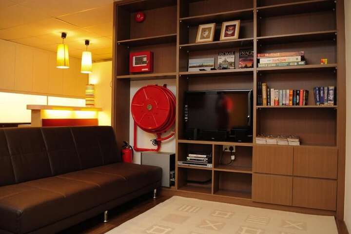 Room 9 of 28