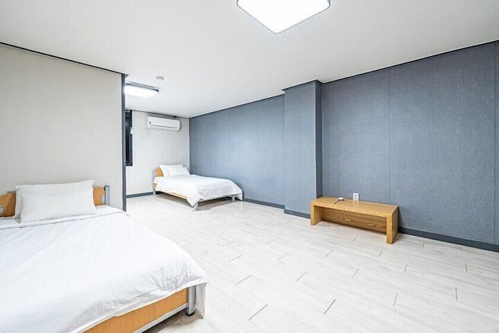 Room 49 of 65