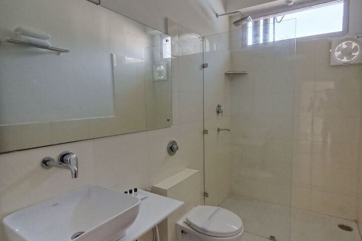 Room 9 of 12