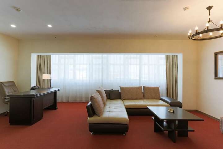 Room 16 of 74