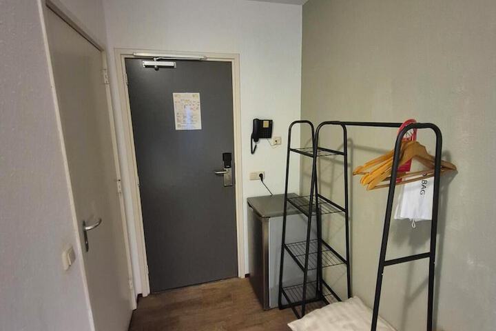 Room 37 of 76