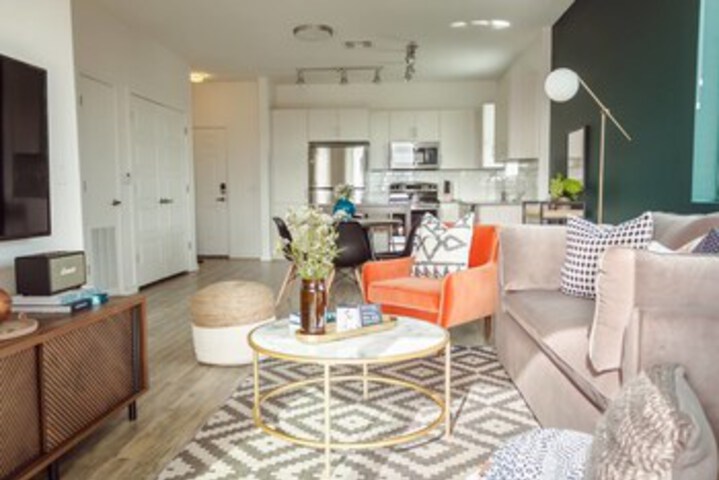 Image of New! Stunning 1br / 1ba DT Phoenix Apt by Domio