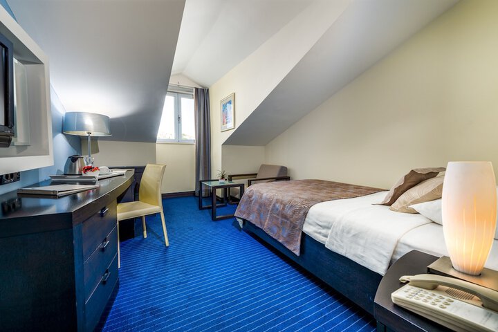 Room 47 of 152