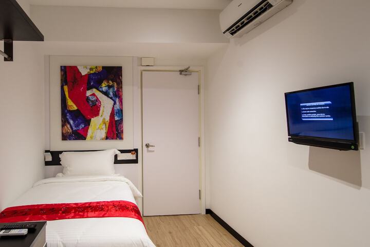 Room 11 of 38