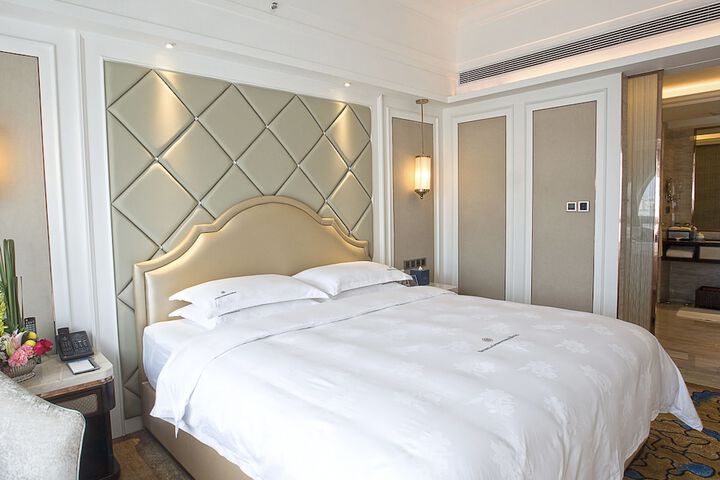 Room 10 of 101