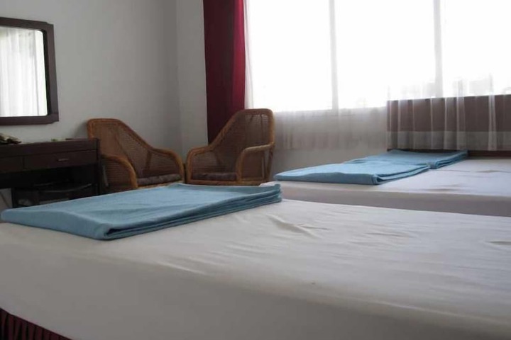 Room 5 of 13