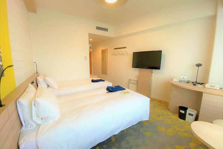 Room 6 of 184