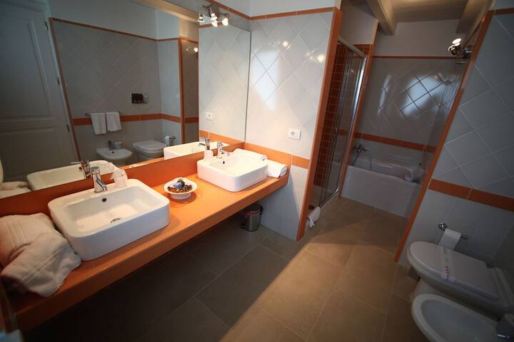 Room 16 of 37