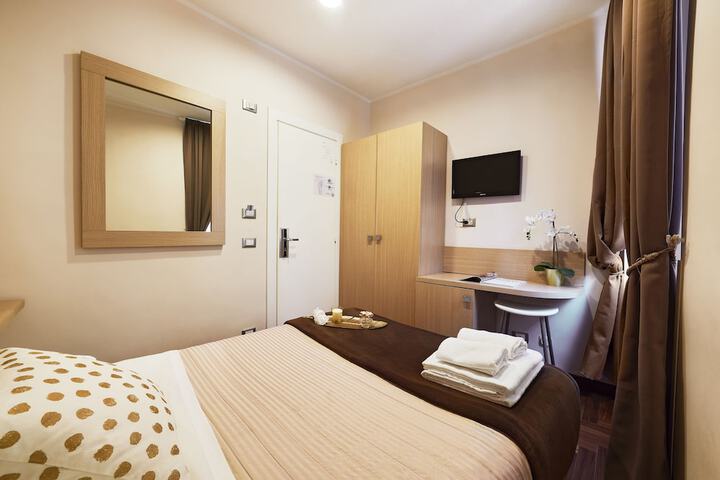 Room 8 of 37