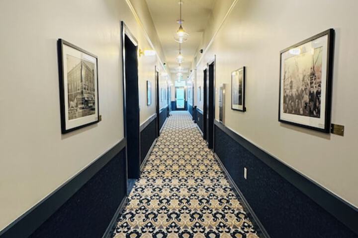 Ballroom/Hall 15 of 16