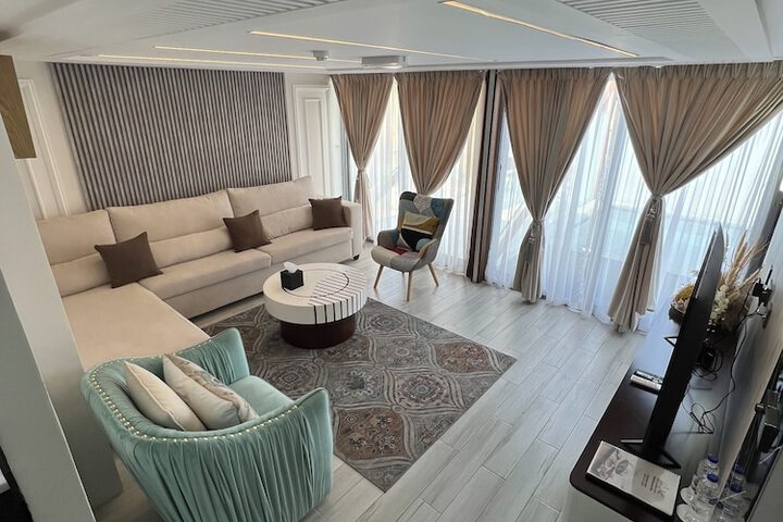 Room 33 of 79