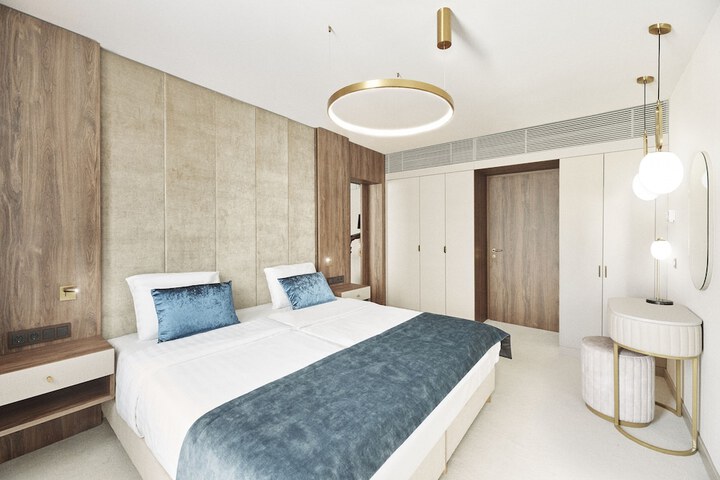 Room 10 of 80