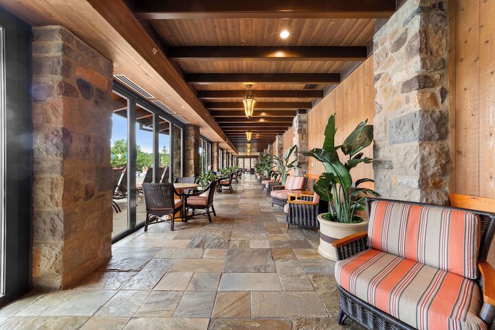 Indoor/outdoor pool