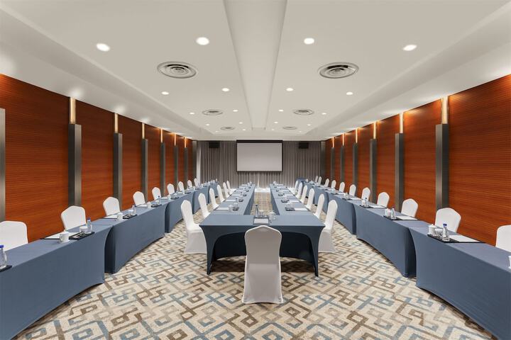 Ballroom/Hall 67 of 82