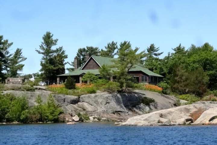 Gwanatchewan Cottage - Private Island in Georgian Bay, ON