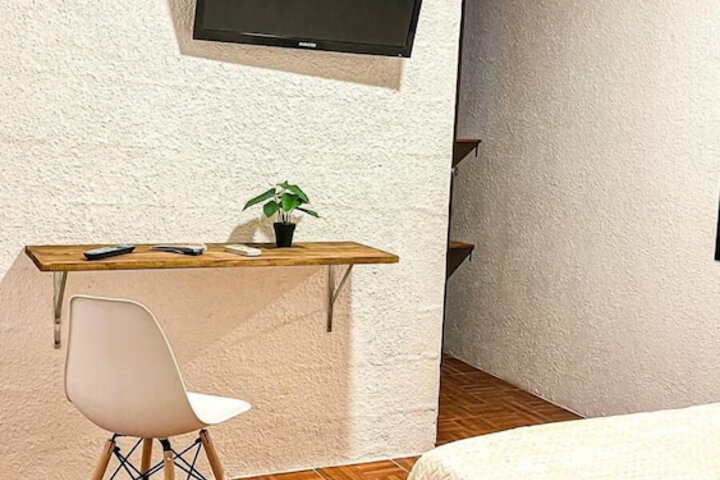 Room 2 of 10