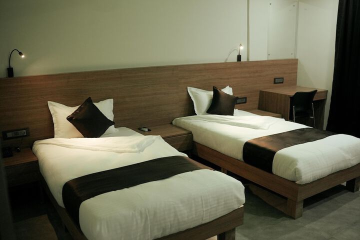 Room 15 of 37