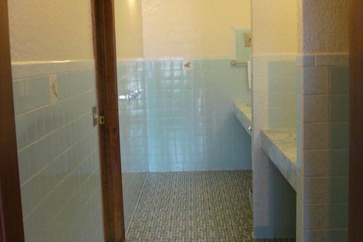 Room 17 of 38