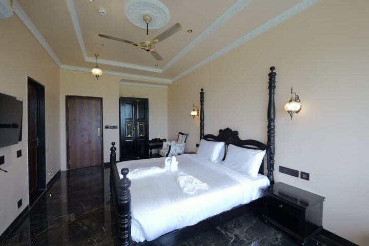 Room 2 of 38