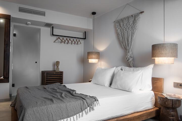 Room 10 of 60