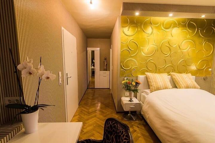 Room 15 of 35