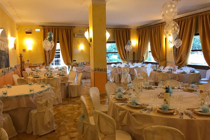 Ballroom/Hall 42 of 63