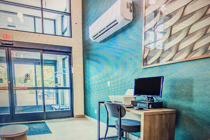 Business Center 57 of 60