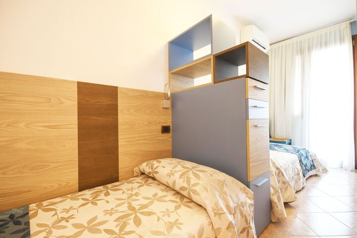 Room 3 of 203