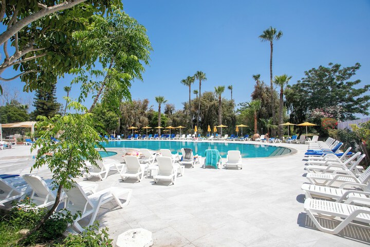 Pools & Facilities